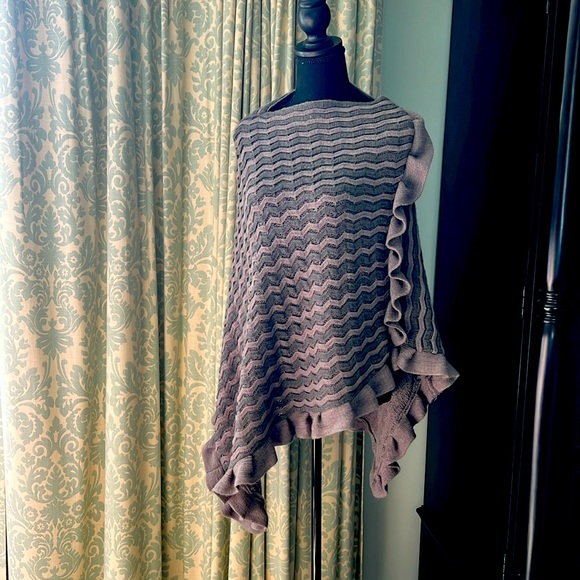 Asymmetrical Poncho - Picture 1 of 3